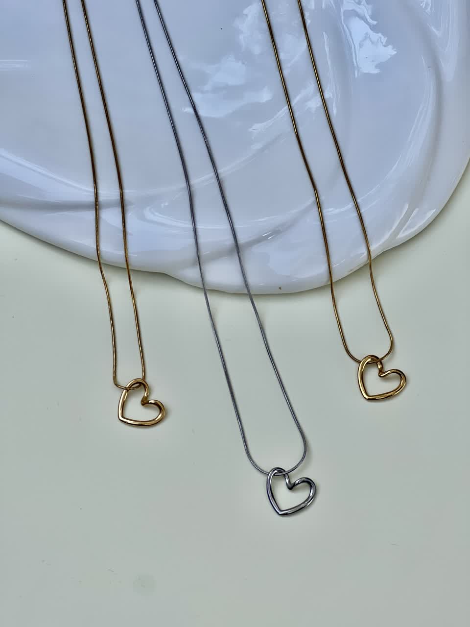 فقط رنگ طلایی موجود می باشد